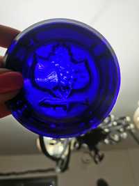 Szklana kobaltowa popielniczka