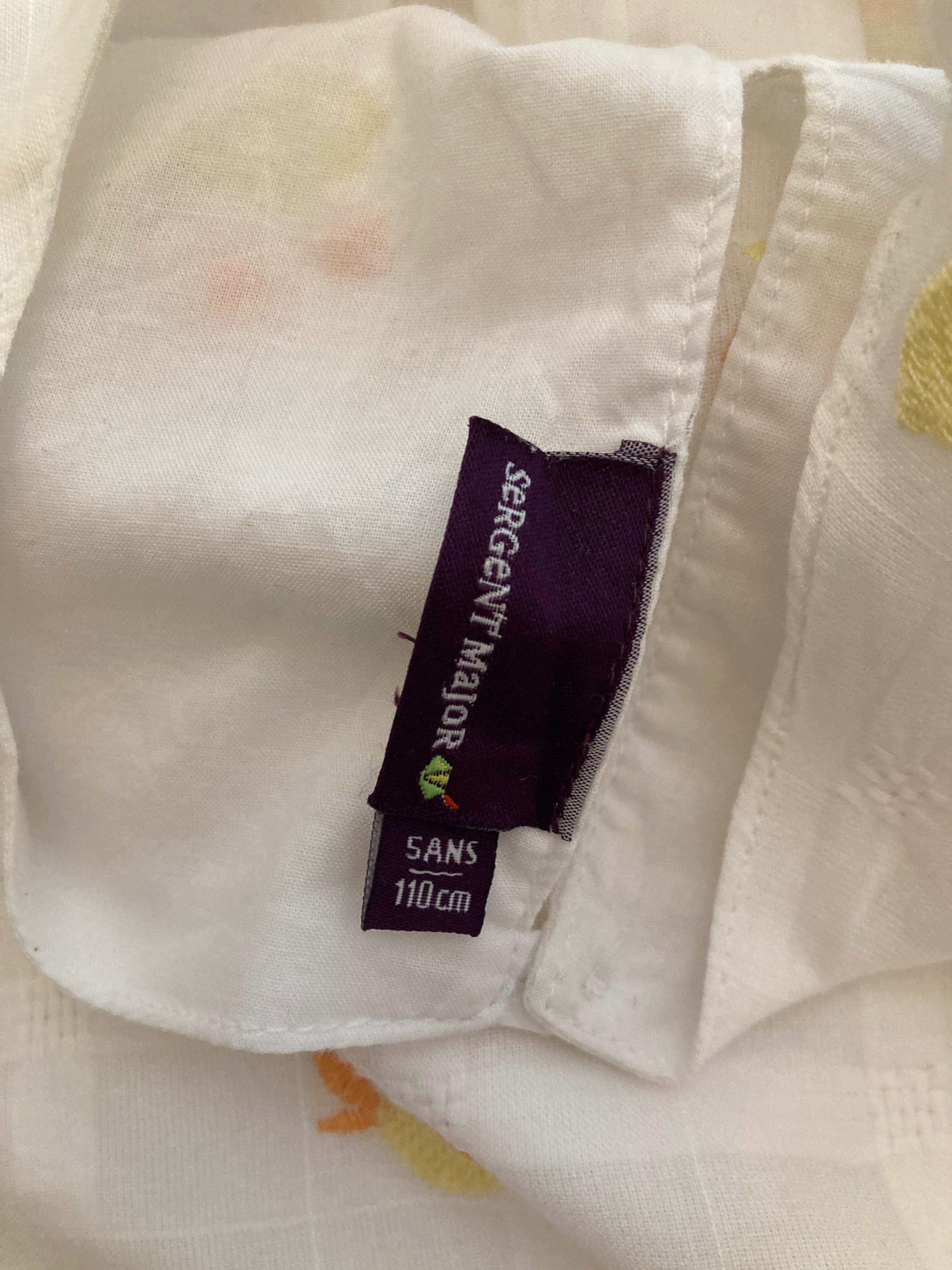 Blusa com bordados