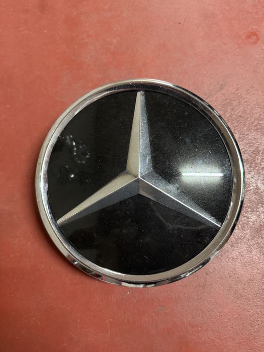 Simbolo mercedes iluminado