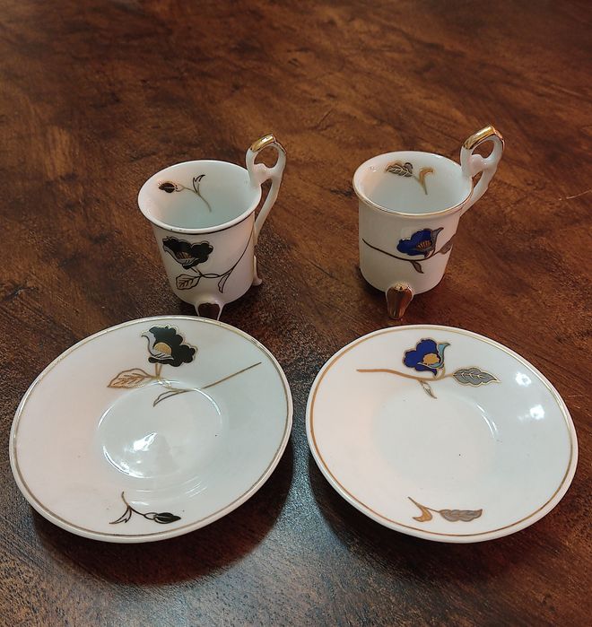 Par de pires e chávenas