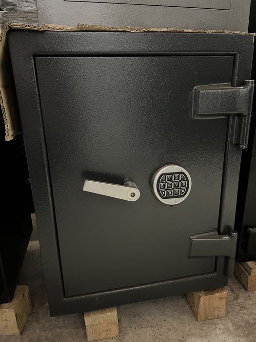 Сейфи кодові взломостійкі 2 клас вибір