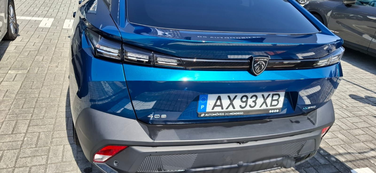 Peugeot 408 hybrid plug in 225cv