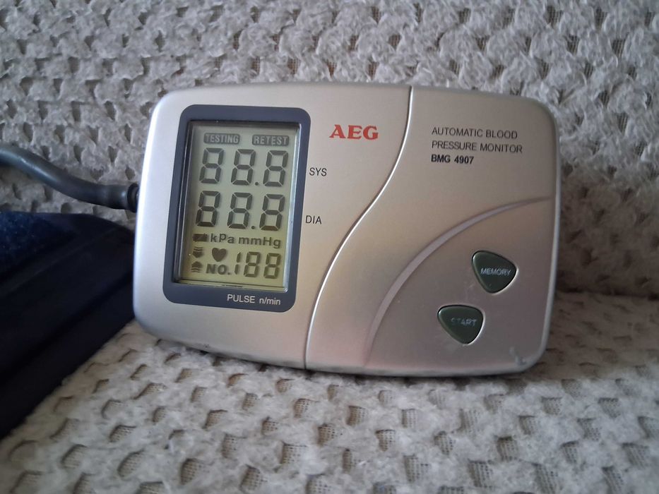 Ciśnieniomierz AEG
BMG 4907 + rękaw - mało używany