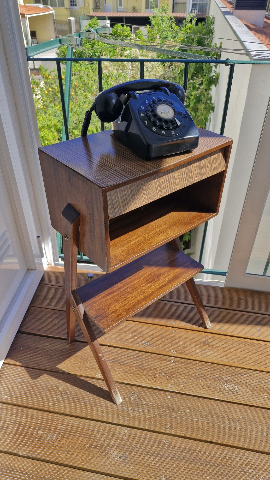 Mesa de telefone com gaveta