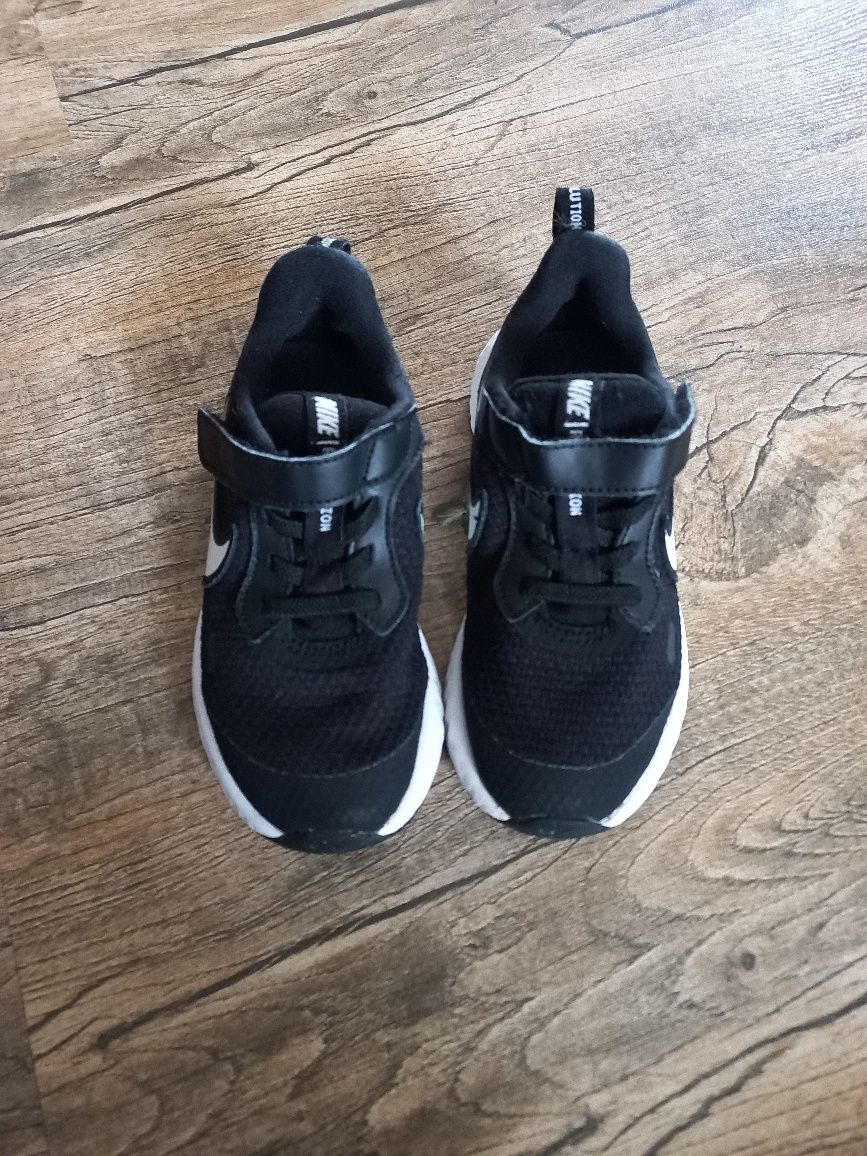 Кросівки Nike Revolution 27.5 в см 17