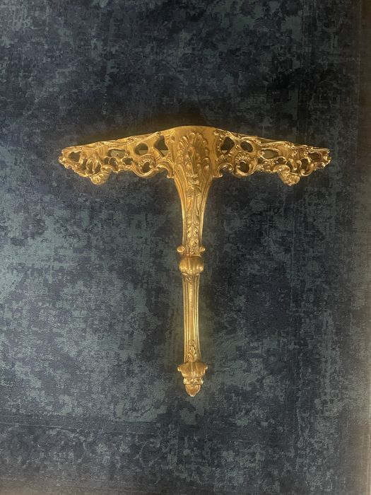 Ekskluzywny komplet neorokoko – złocone lustro i konsola z marmurem