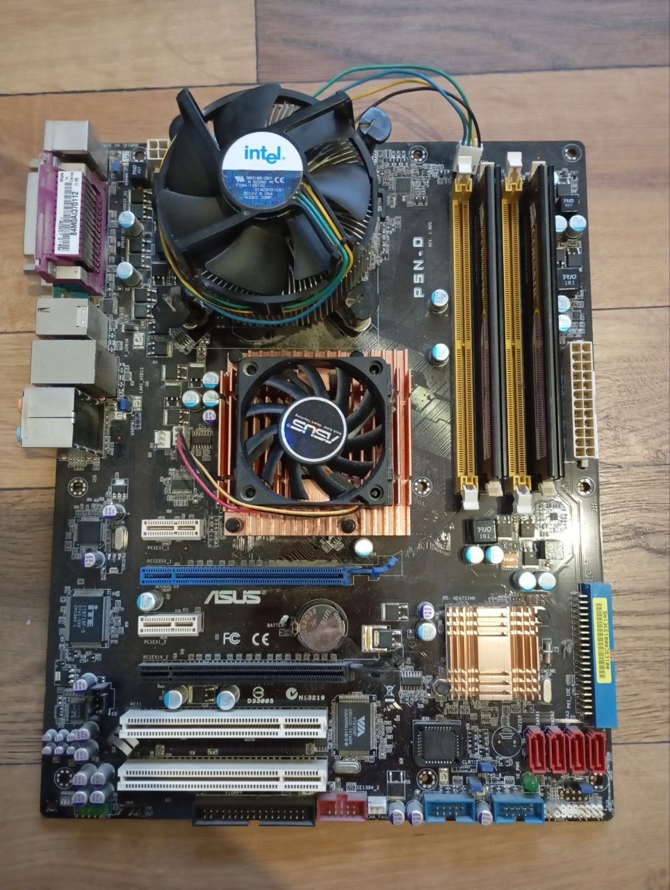 Материнська плата Asus P5N-D (s775, nForce 750i SLI , PCI-Ex16)
Матери