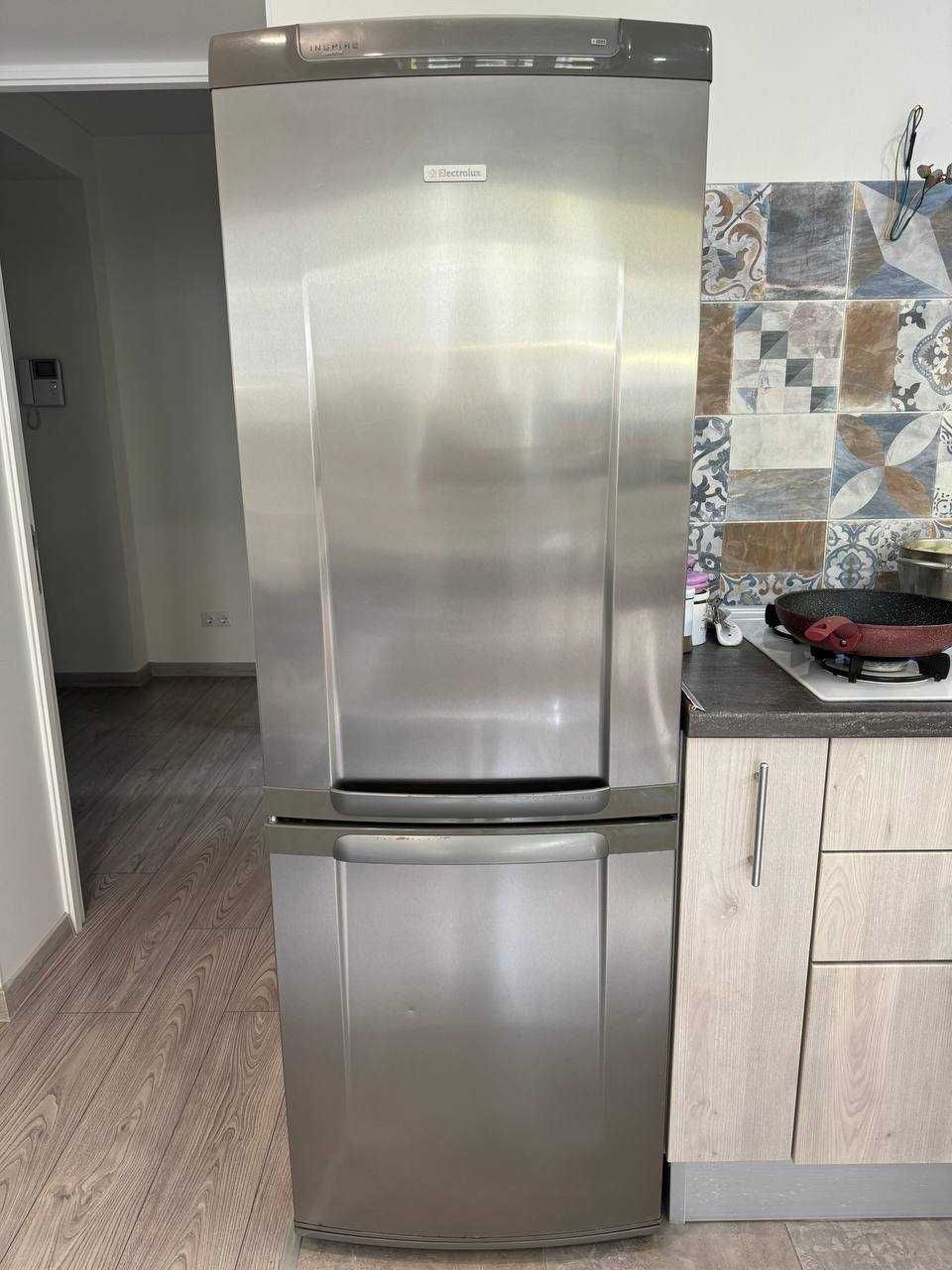 Холодильник Electrolux Model: ERB34301X8