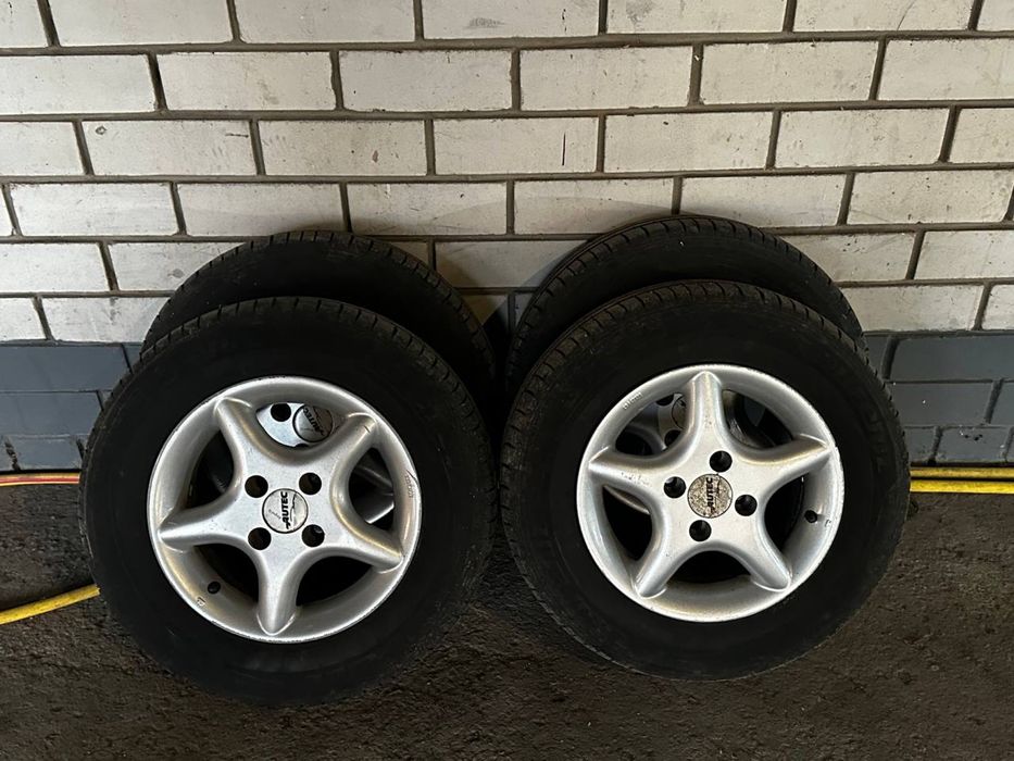 Продам комлпет дисков r13 на отличной резине