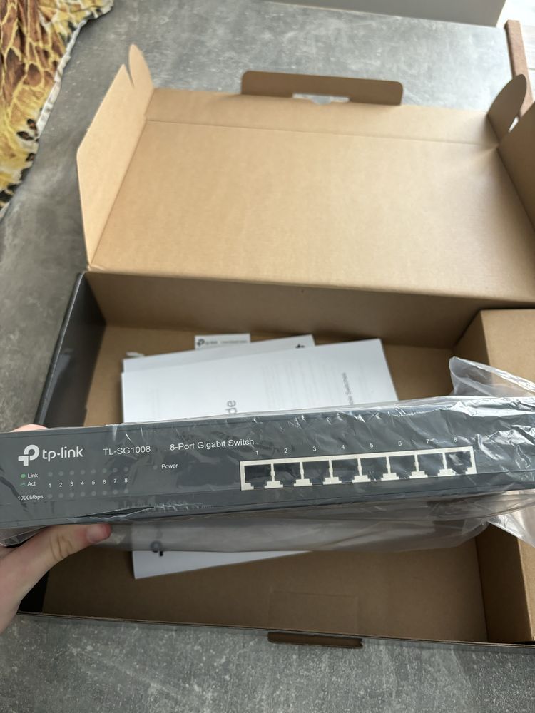 Продам Комутатор Switch TP-LINK