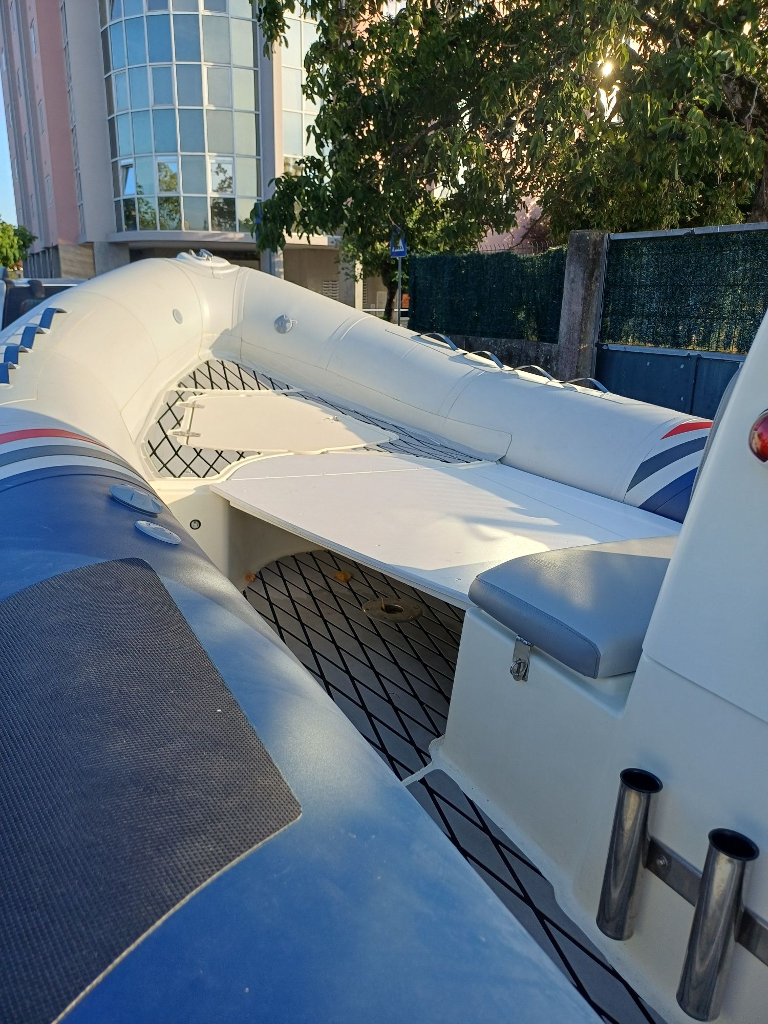 Barco semi rigido bombard