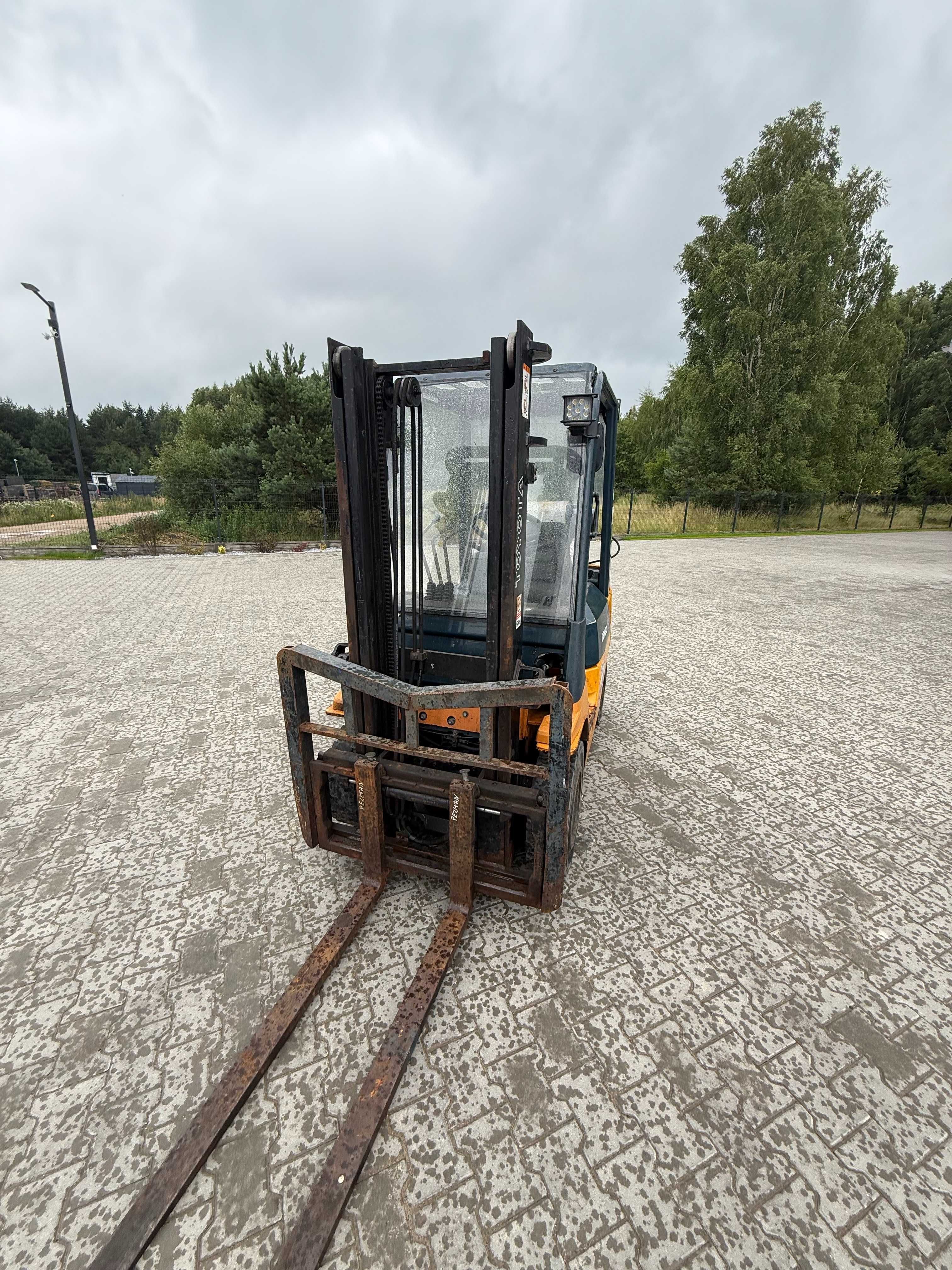 Wózek Widłowy TOYOTA 7FG 1,5T 2006 3m LPG