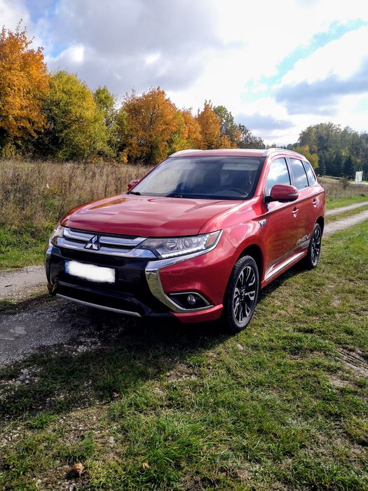 Продається Mitsubishi Outlander Plug-in Hybrid (PHEV).