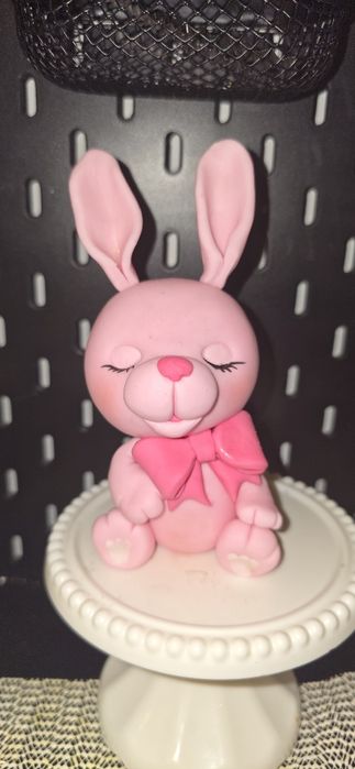 Królik zajączek z masy cukrowej figurki na tort z masy cukrowej