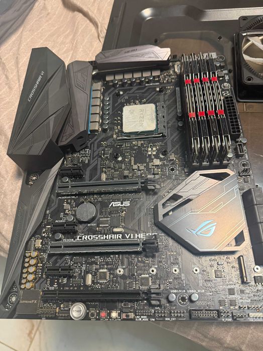 Asus ROG CROSSHAIR VI HERO +32 gb ddr4