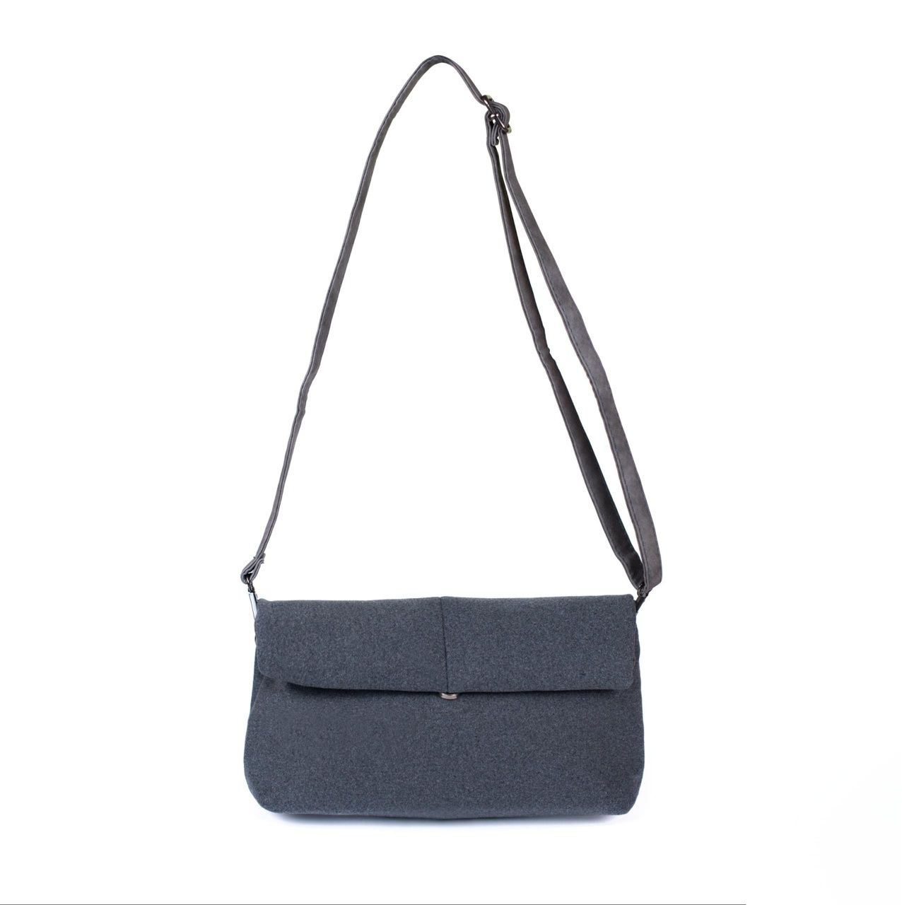 Torebka w stylu kopertówki z filcowego materiału czarna