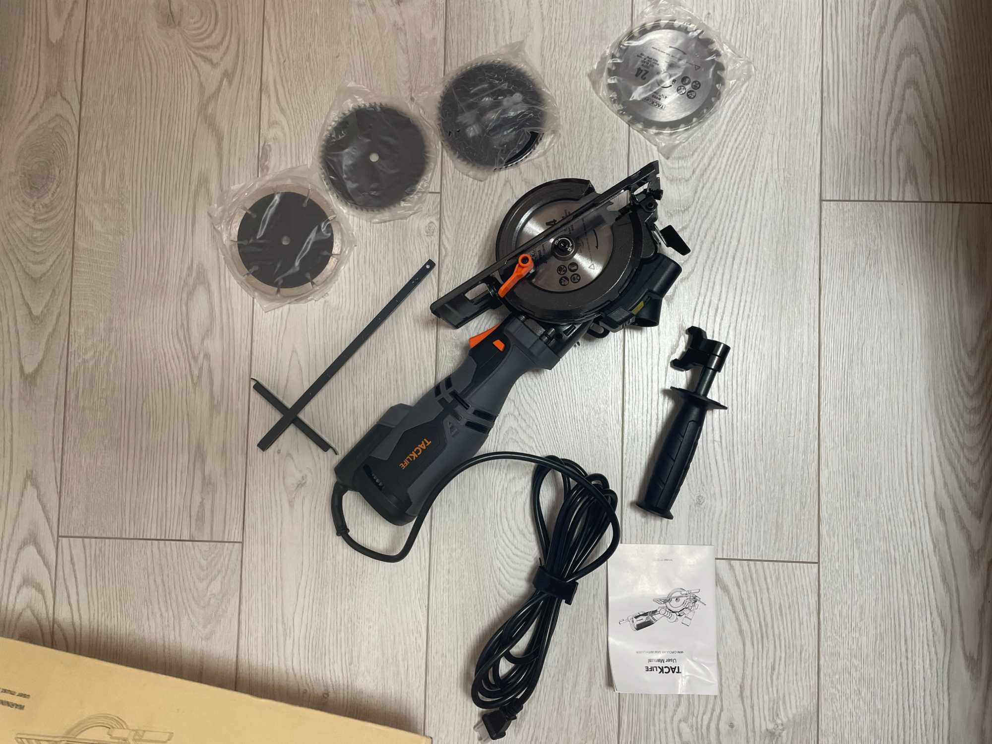Циркулярна пилка Tacklife TCS115A