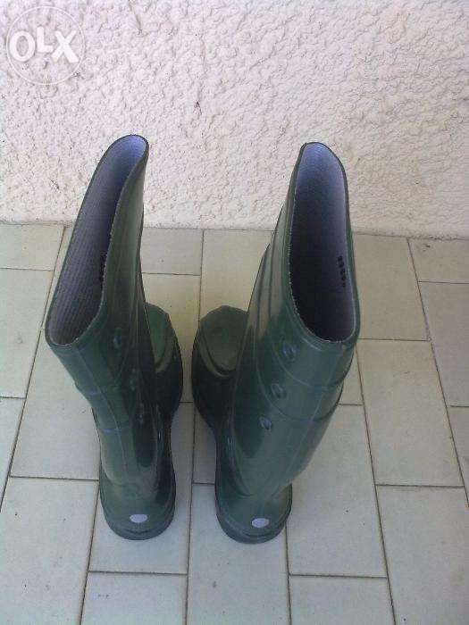 Botas de borracha com palmilha e biqueira de aço nº40 (NOVAS)