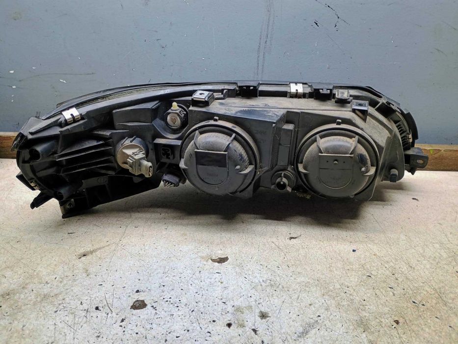 Lampa Lewy Przód Lewa Przednia Volvo V70 II