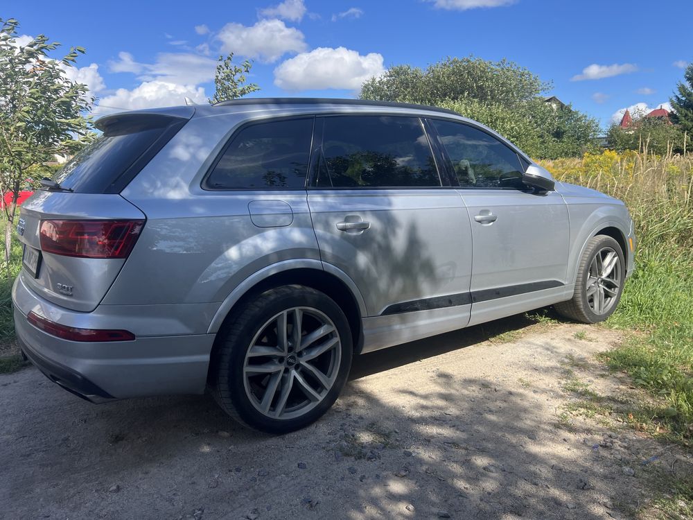 Продаж  Audi Q7 ,