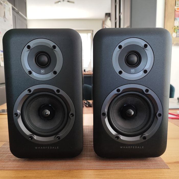 Kolumna WHARFEDALE Diamond 320
