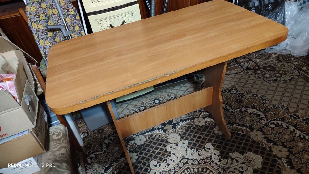 Кухонний стіл 110*60 в хорошому стані