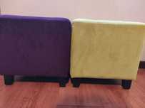Dois puffes para decoração ou para sentar.