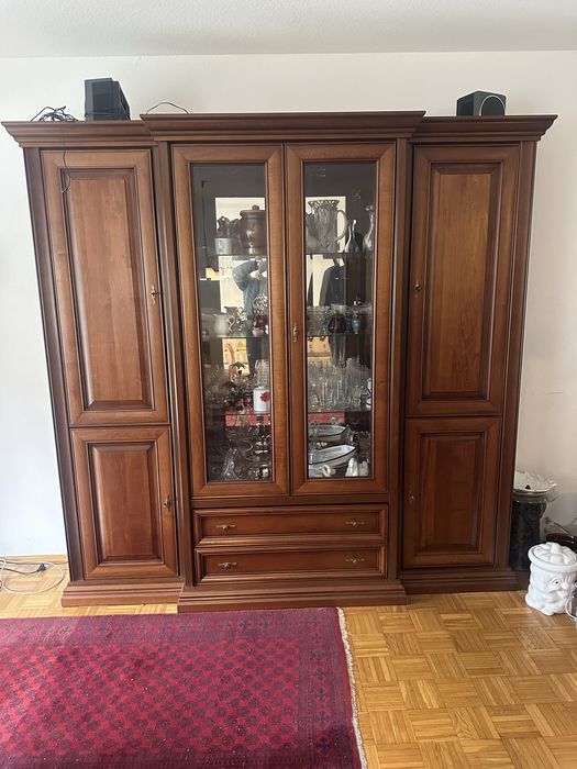 Вітрини з горіха привезені з Німеччини