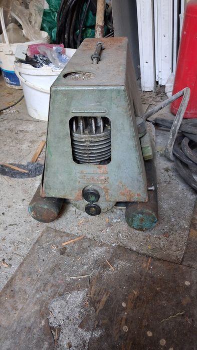 Sprężarka Kompresor PRL Zabytek