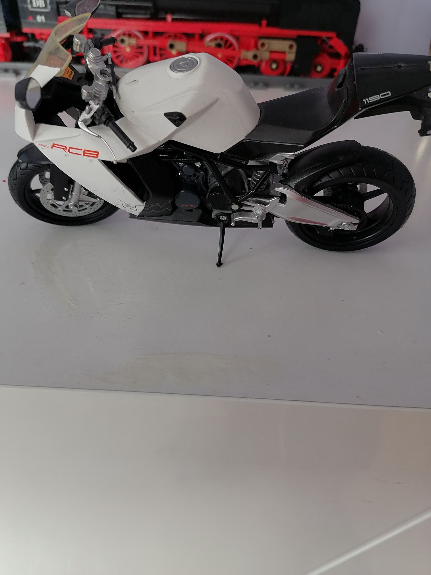 Model motocykla ktm 1:12