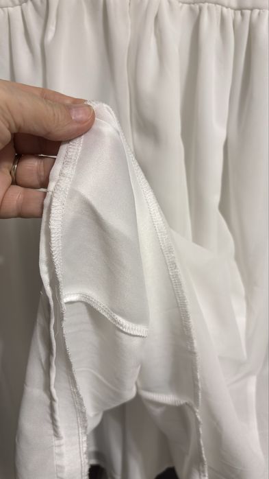 Жіноча біла сукня