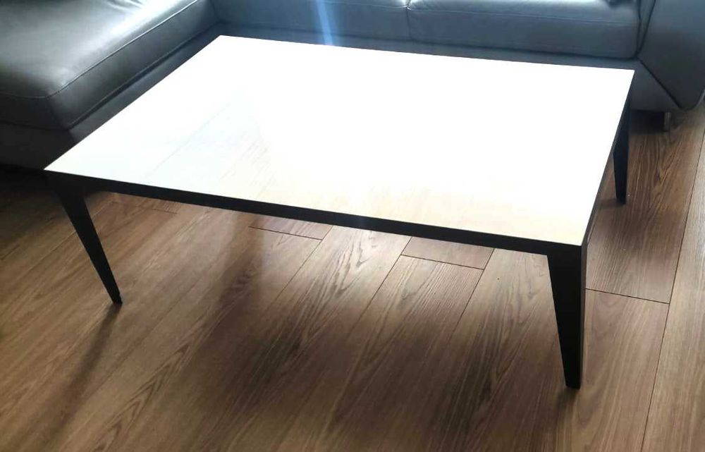 Wyjątkowy stolik kawowy Mont Blanc firmy Kler w stylu loftowym.