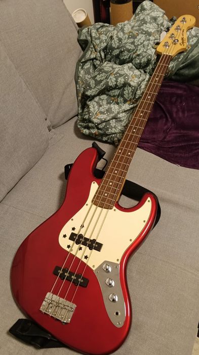 2004 Squier by Fender Jazz Bass – Standard Series
Factory: Cort (Indo