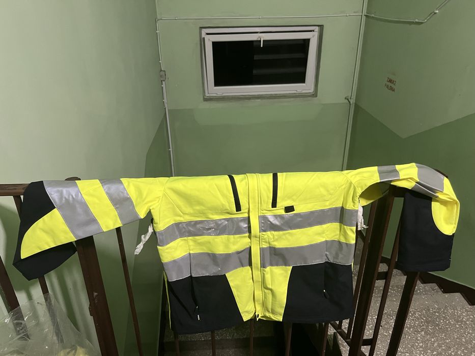 Kurtka przeciw deszczowa odblaskowa  drogowa