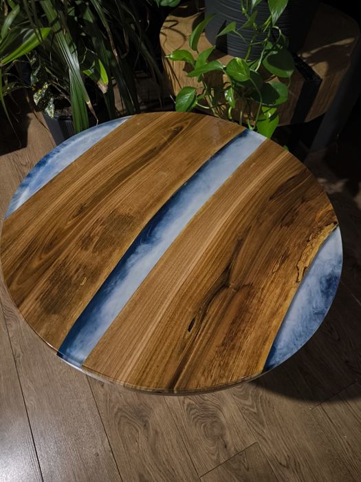 Stolik kawowy loft, orzech włoski z żywicą