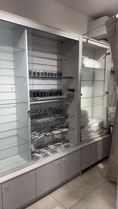 Witryna sklepowa regał