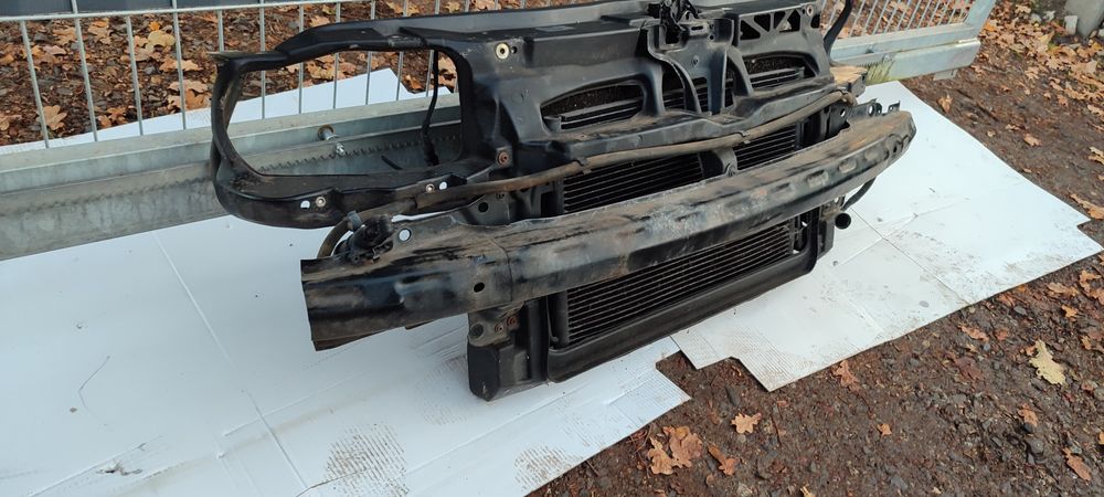 Pas przedni kompletny VW bora 1.6 benzyna chłodnica