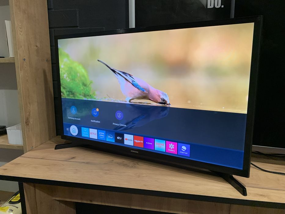 Телевізор samsung 32 smart tv + кріплення на стіну