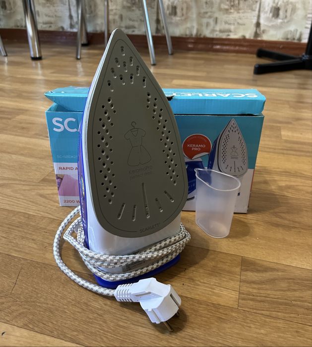 Утюг Scarlett SC-SI30K23