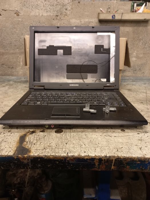 Продам ноутбук по запчастям samsung np-r18y. Цена за все