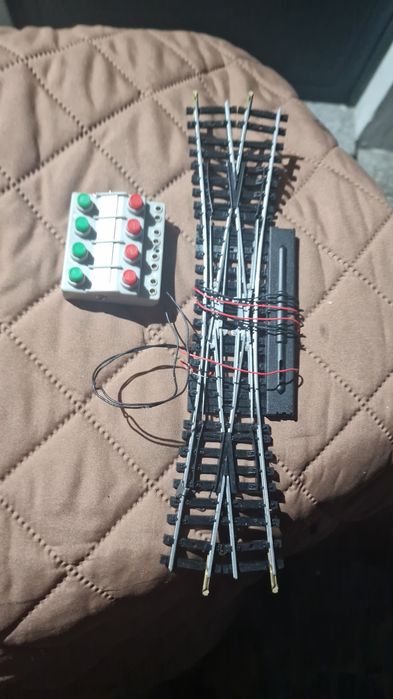 Giratoria e cocheira para comboios ho raros.