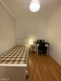 686902 - Quarto com cama de solteiro em apartamento com 5 quartos