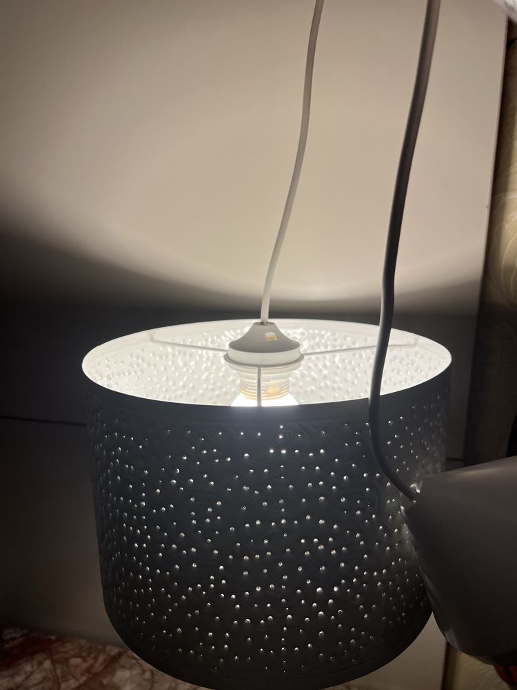 Lampa biala orientalna z metalu ze slicznym swiatlem
