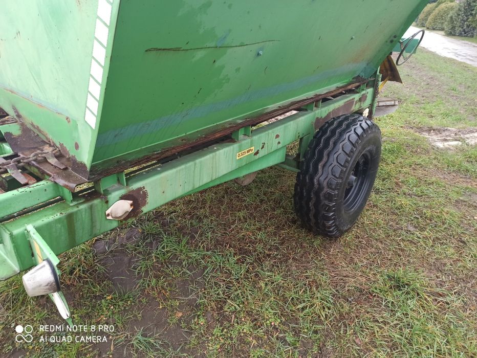 Rozsiewacz do Wapna Nawozu / Rcw-3 Piast /łańcuchowy/ 2001 r