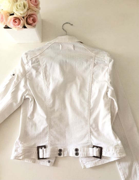 Gola de pêlo e blusão biker branco