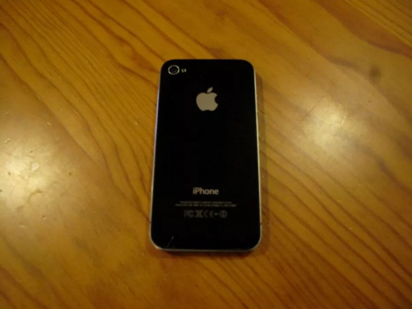 2 iPhones 4 de 8gb e 16gb Pretos - Para Peças