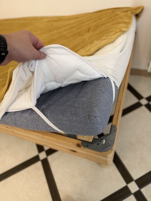 Деревʼяне ліжко з матрацом / ламель диван