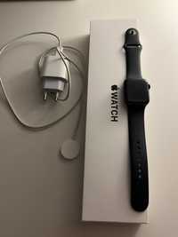 sprzedaję  Apple Watch SE