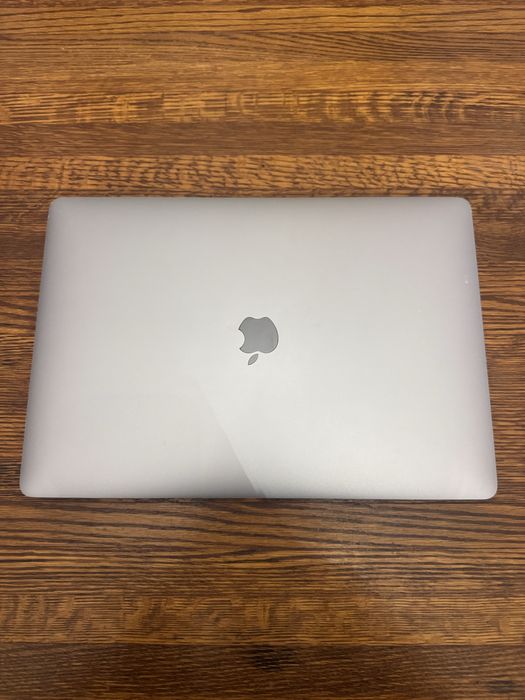 MacBook Pro 15" 2018 i7 16GB 1TB