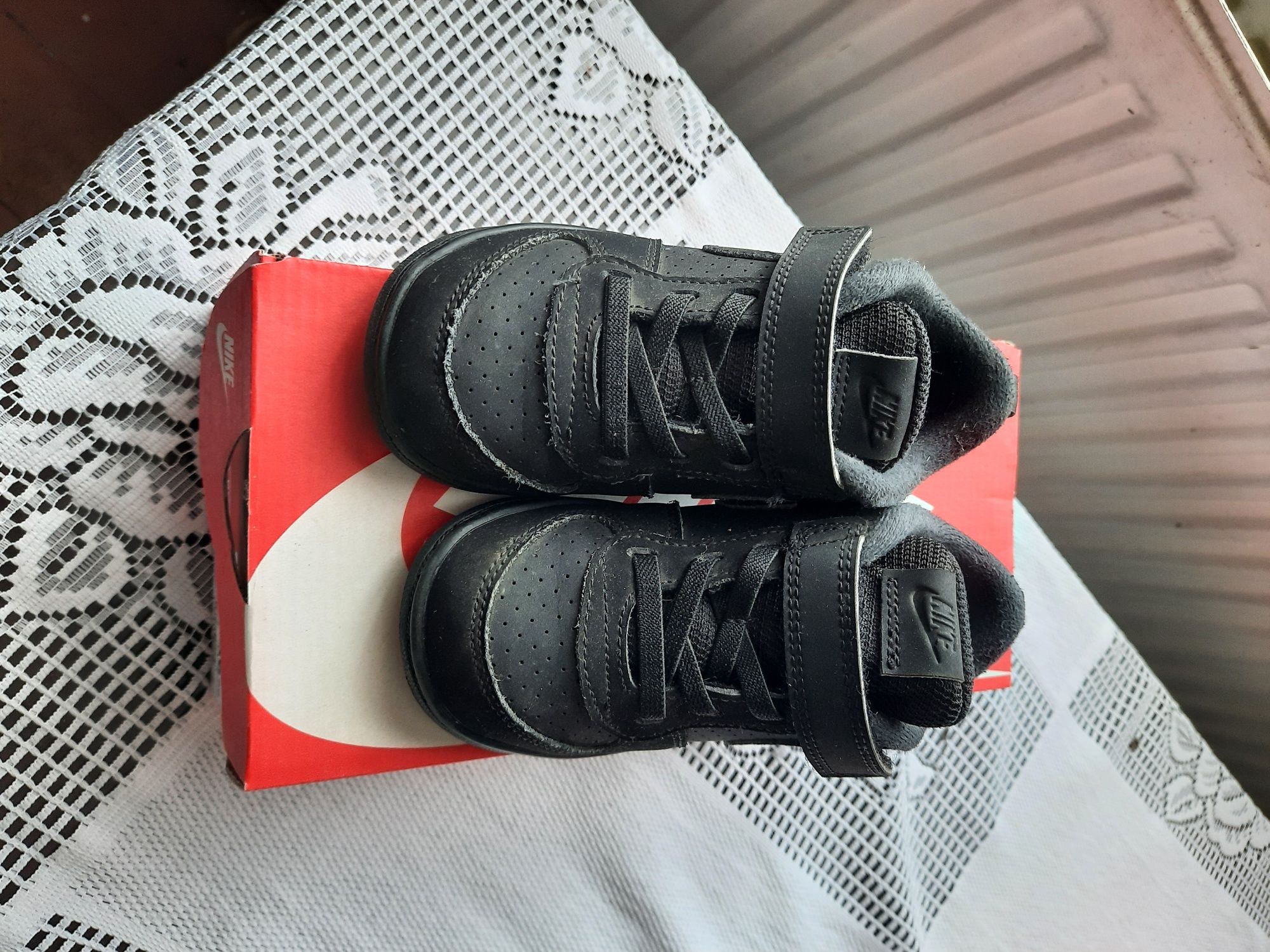 Czarne buty sportowe dla chłopca Nike rozm. 25